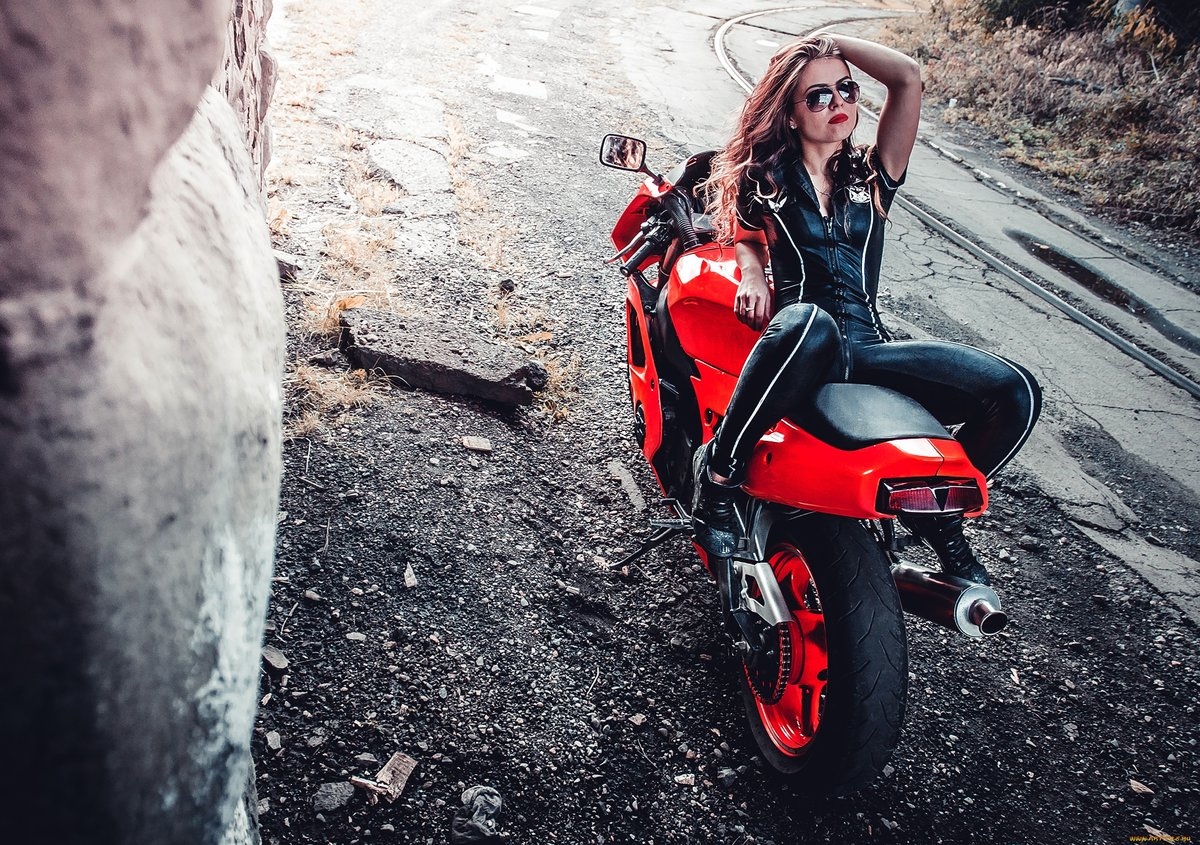 Blondes on a motorcycle in Ciudad Juarez