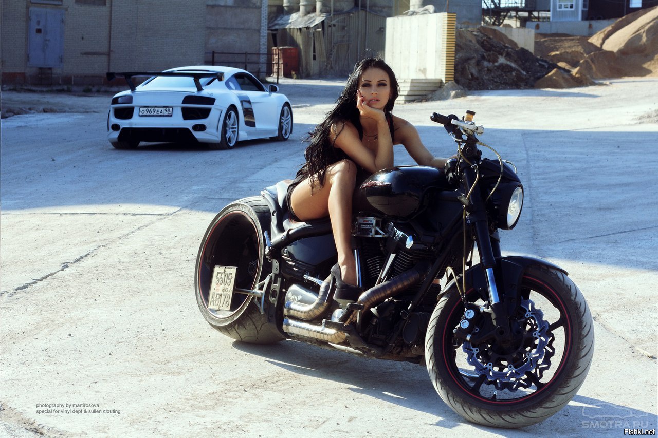 Sexy model Brunettes on a motorcycle in Ciudad Juarez