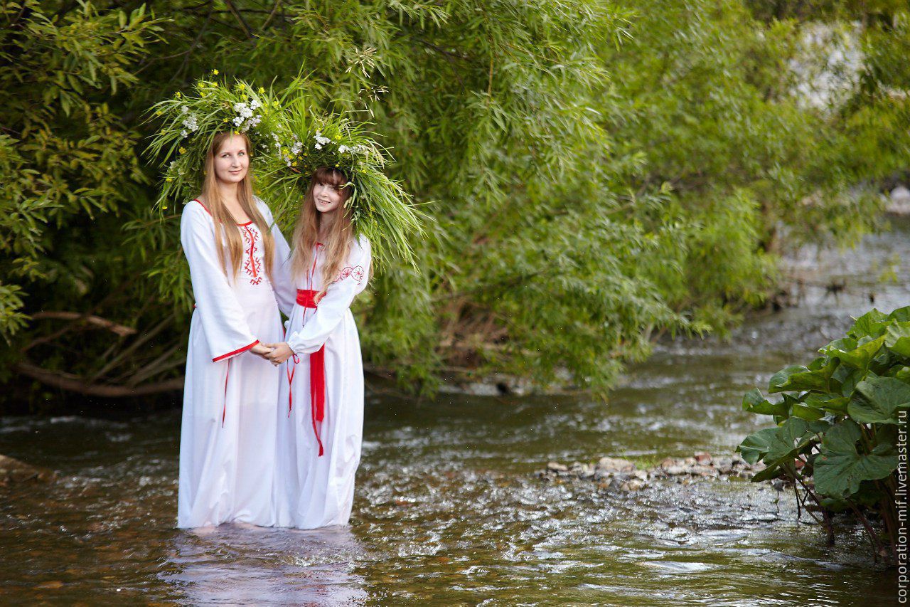 Women in Slavic costumes in Ciudad Juarez