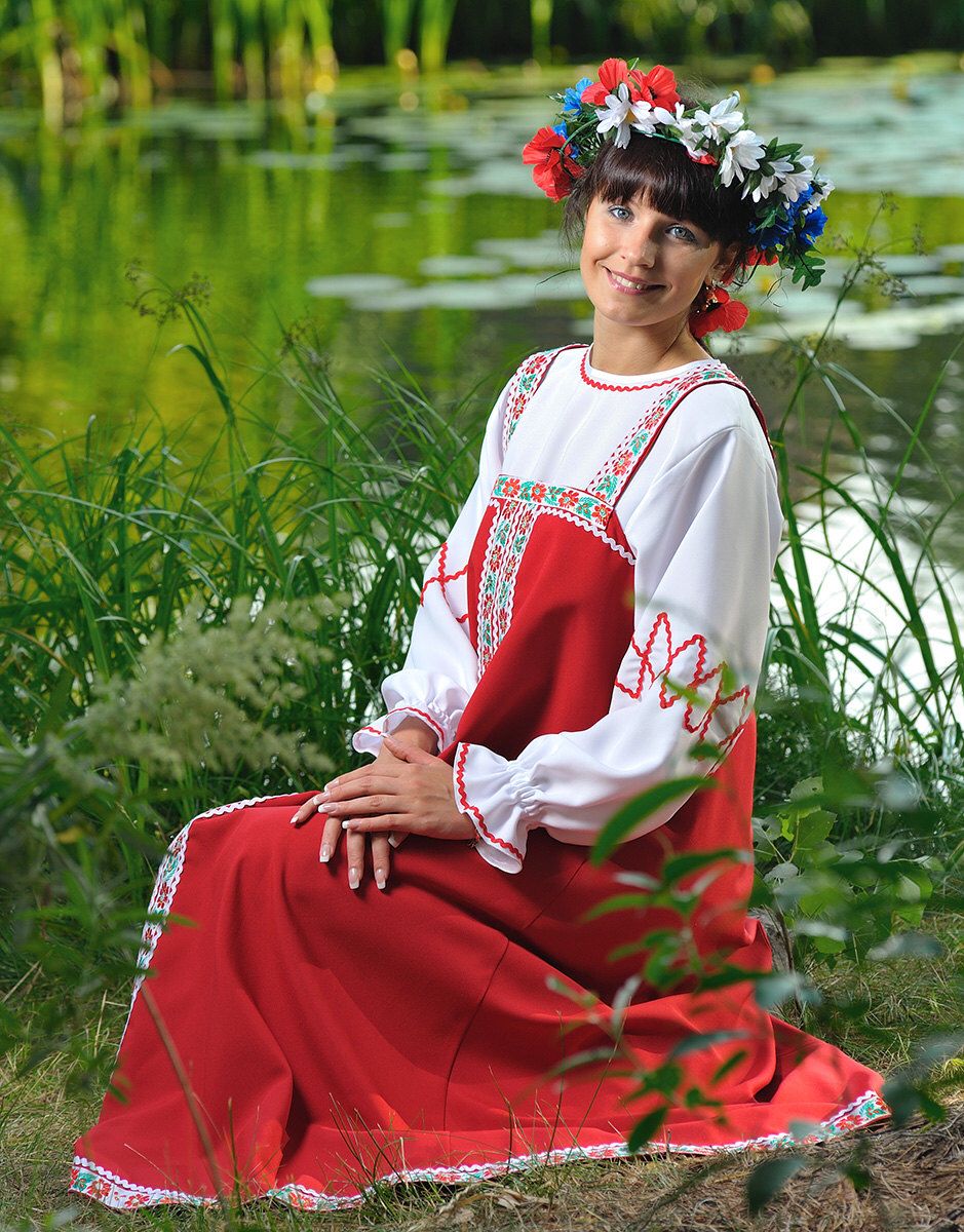 Beautiful girl Girls in Slavic costumes in Ciudad Juarez